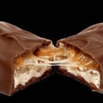 Обычный батончик Snickers как альтернатива спортивному питанию